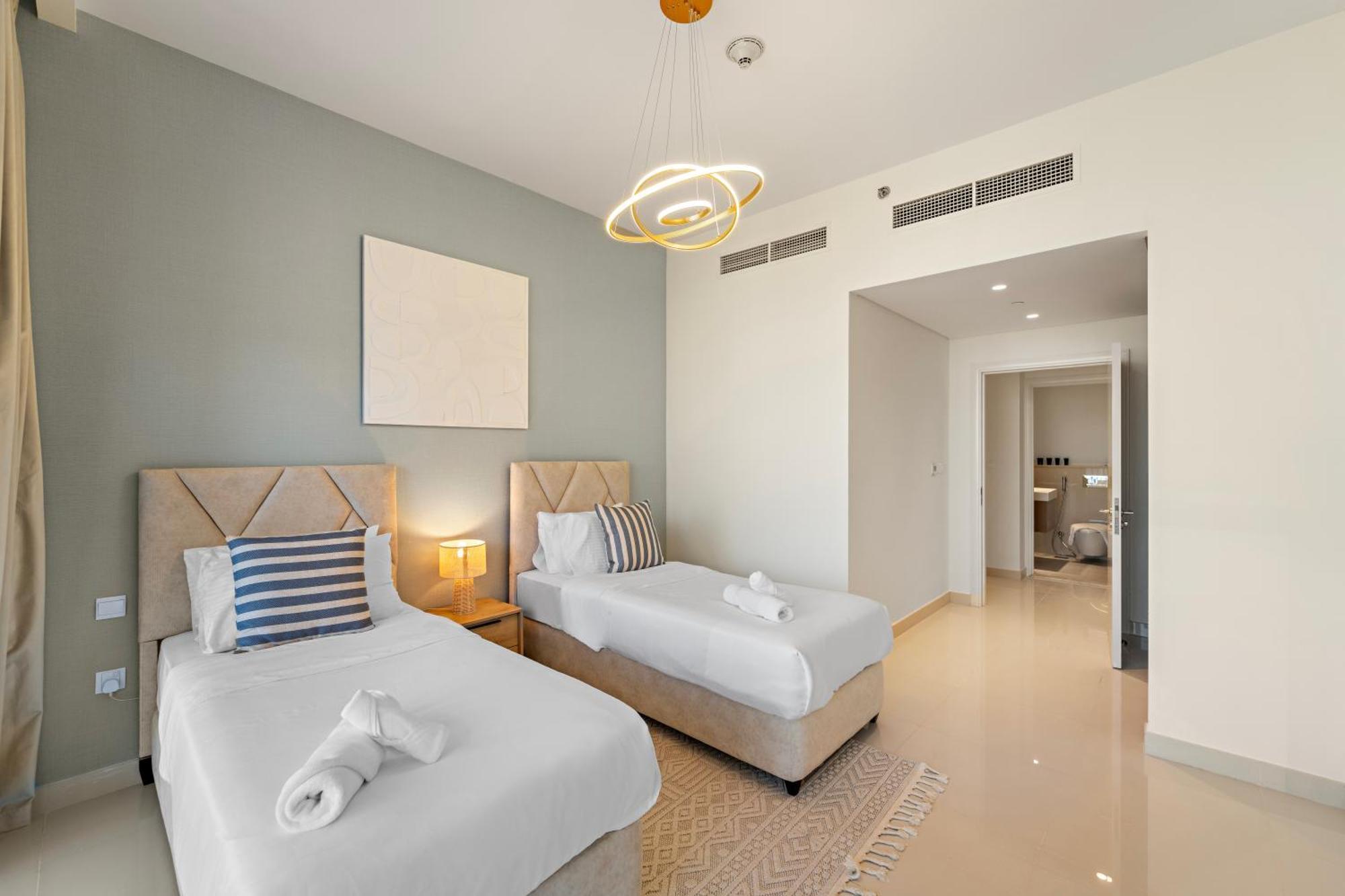 Luxe 4br In Downtown With Balcony Dubai