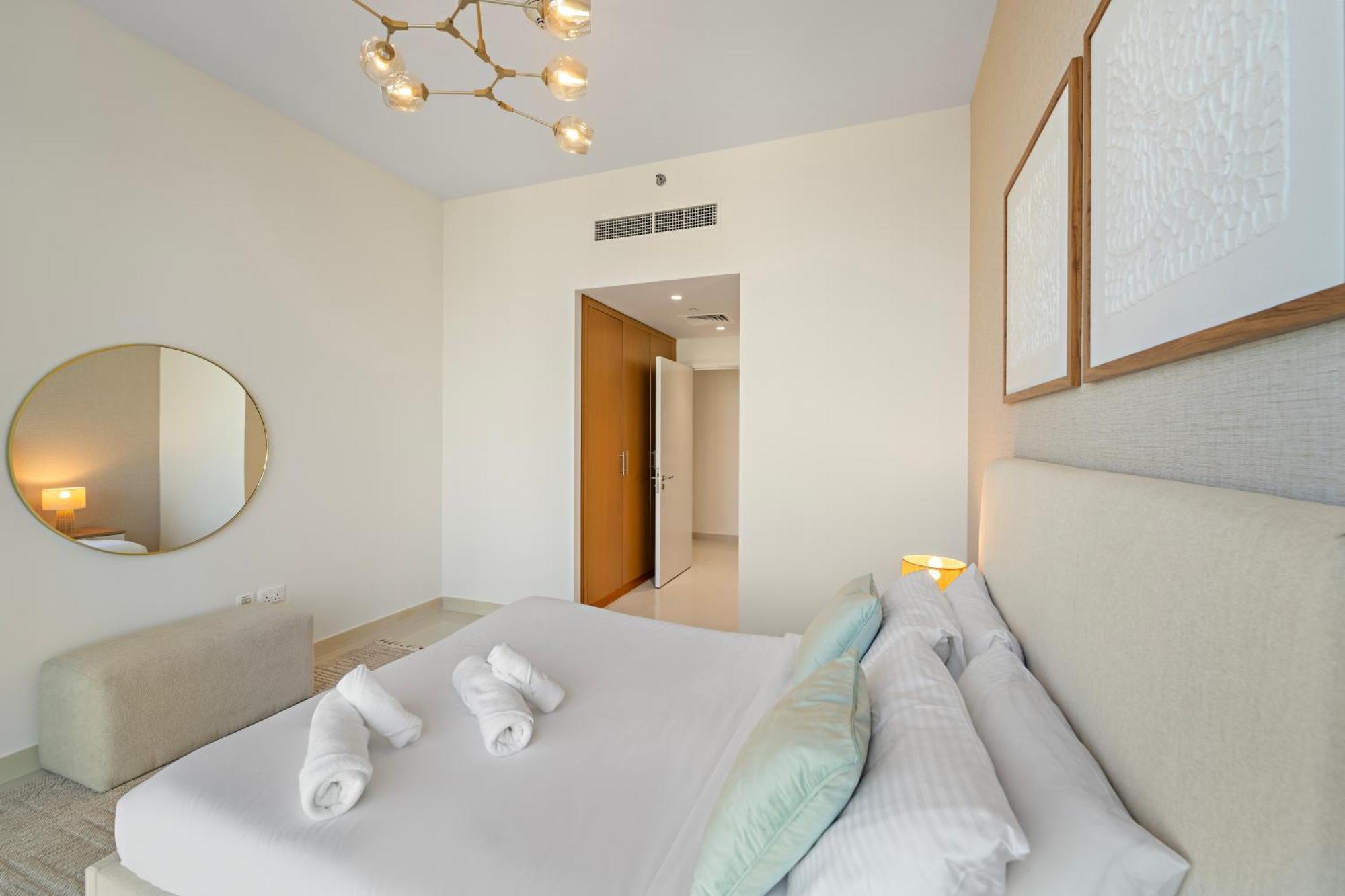 Apartment Luxe 4br In Downtown With Balcony