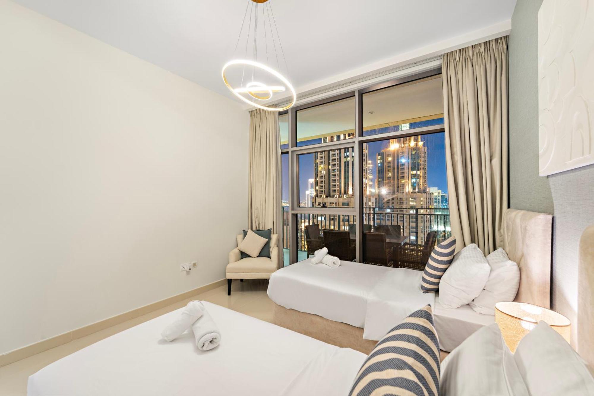 Luxe 4br In Downtown With Balcony