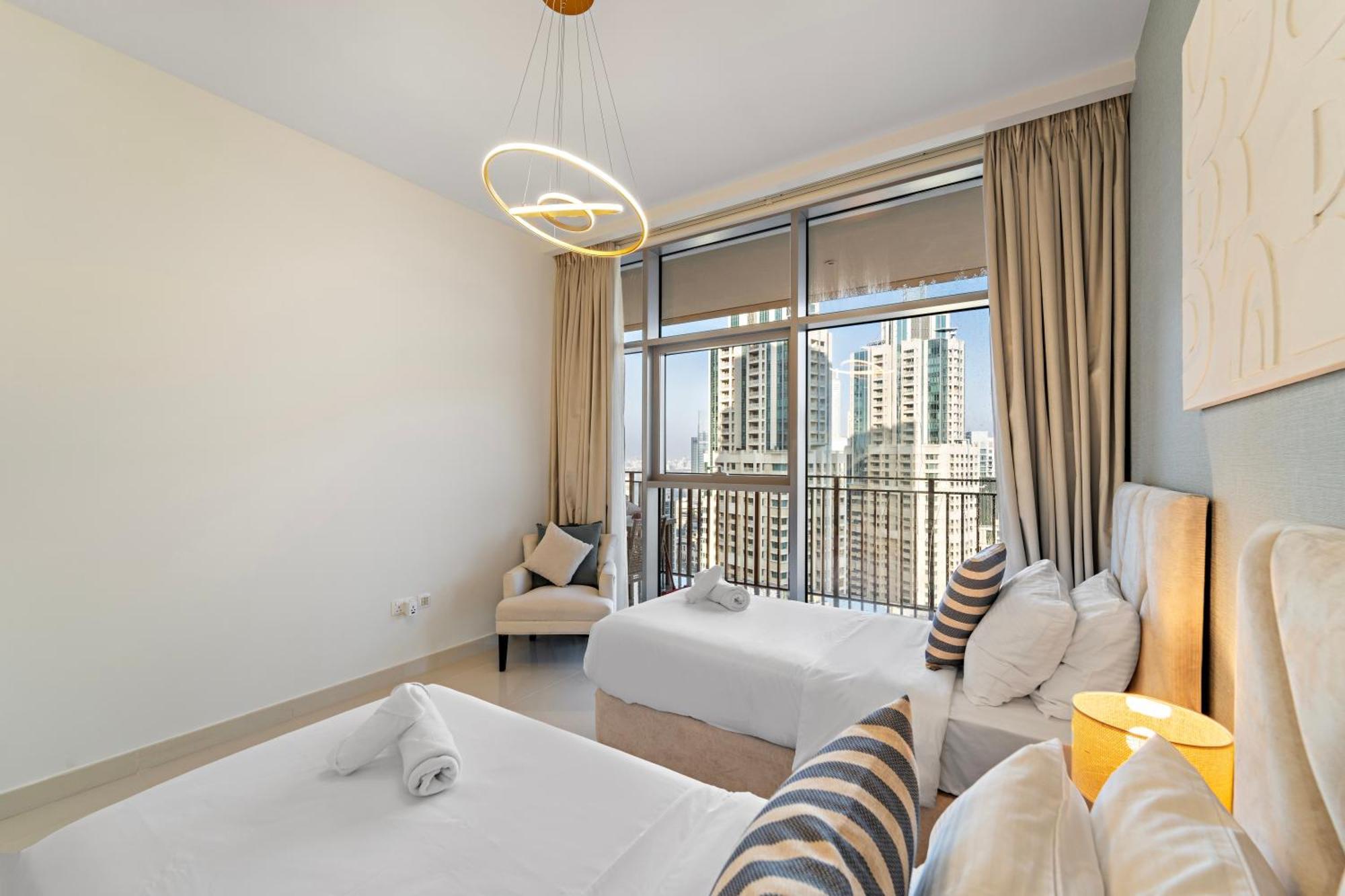 Luxe 4br In Downtown With Balcony Apartment