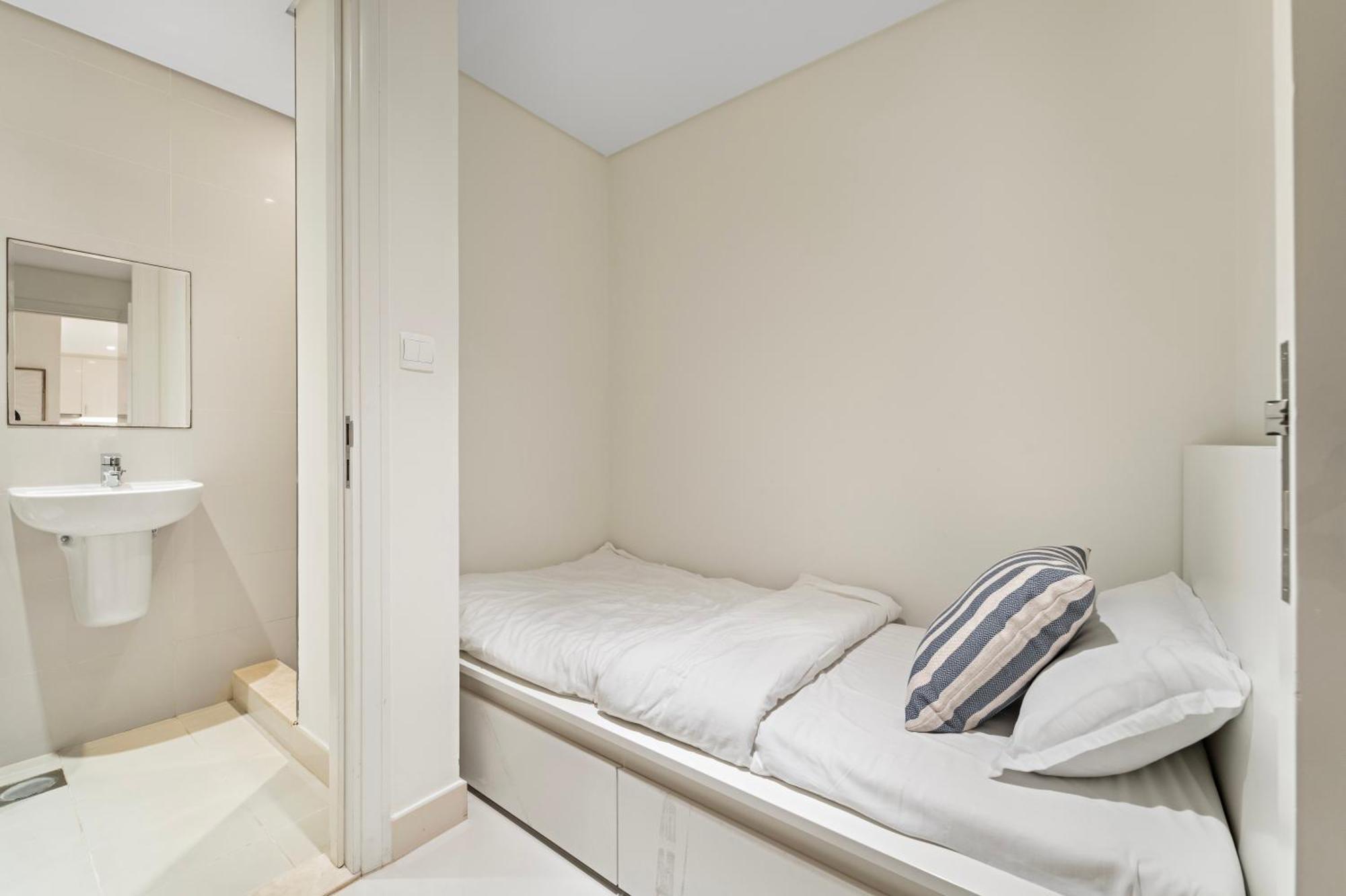 Luxe 4br In Downtown With Balcony Dubai