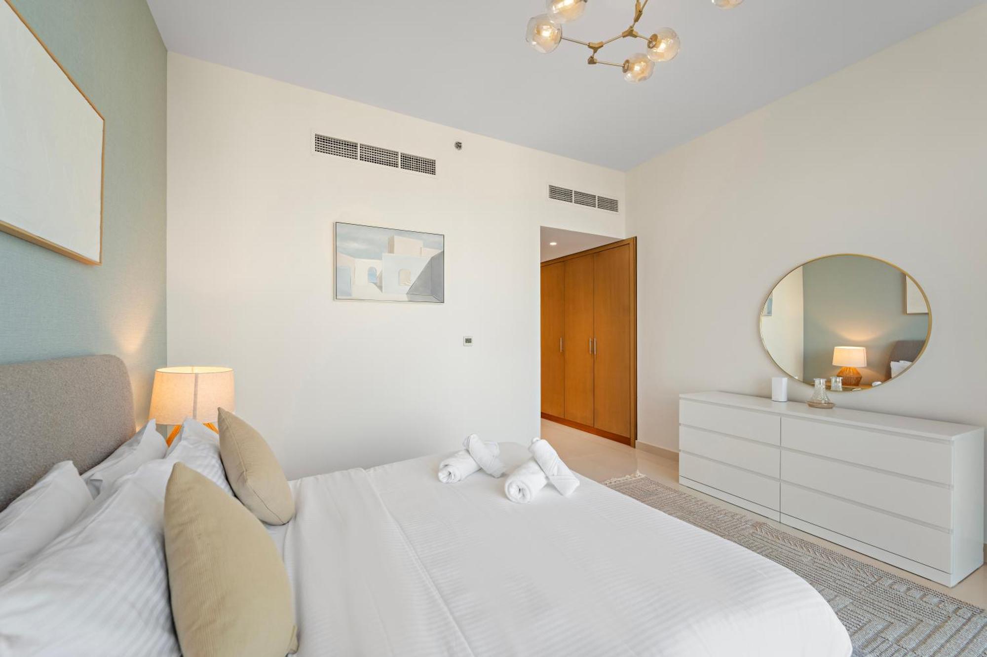 Luxe 4br In Downtown With Balcony *