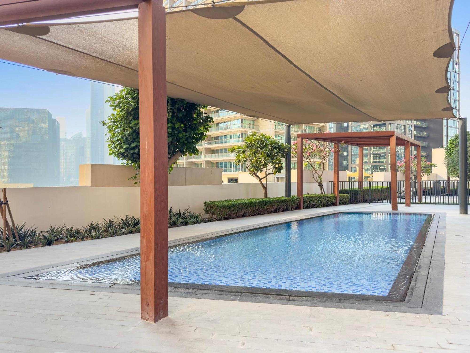 Luxe 4br In Downtown With Balcony *